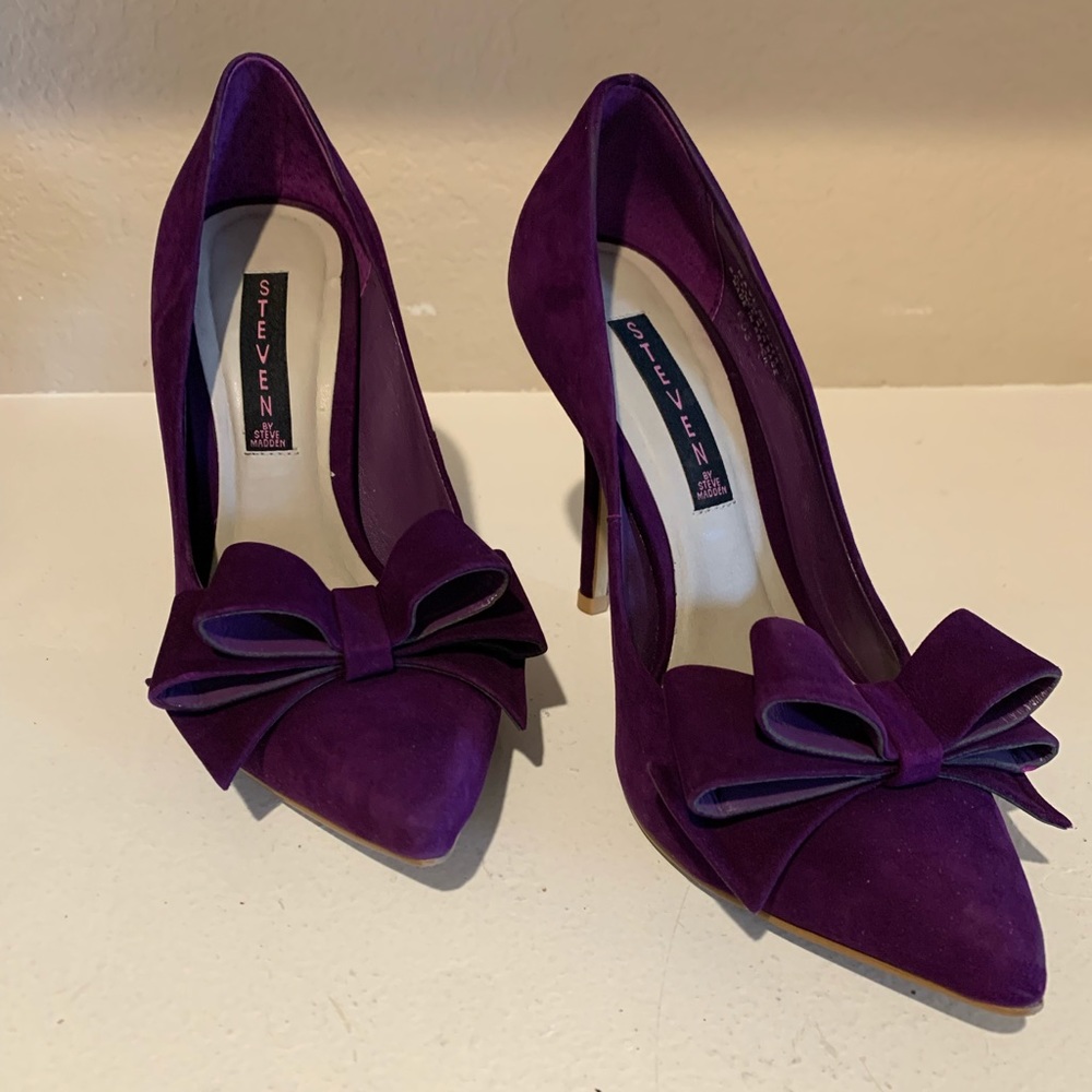 Steve Madden suede purple pump with bow detail